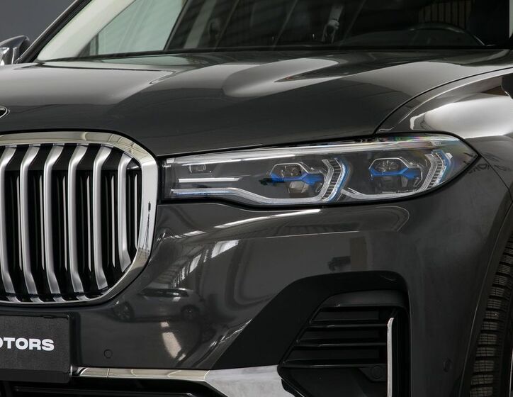 BMW X7 8