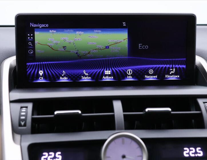 Lexus NX 300h 28