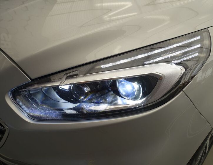 Ford Galaxy 37