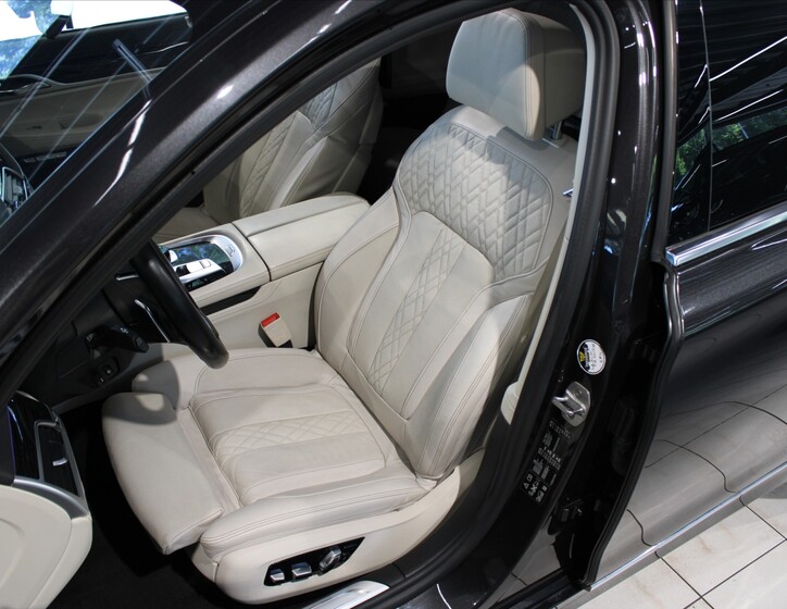 BMW Řada 7 8
