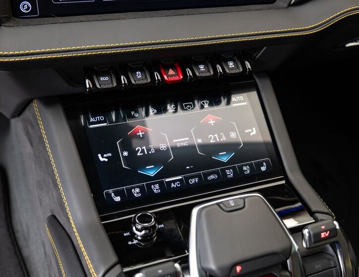Lamborghini Urus 14