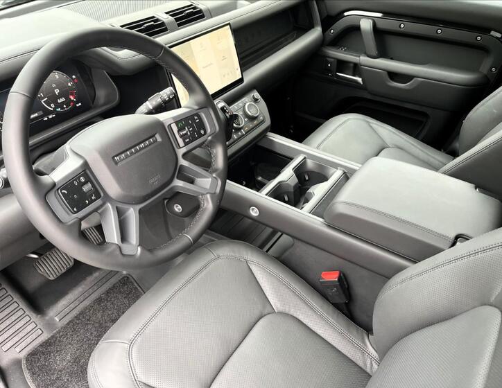 Land Rover Defender 12