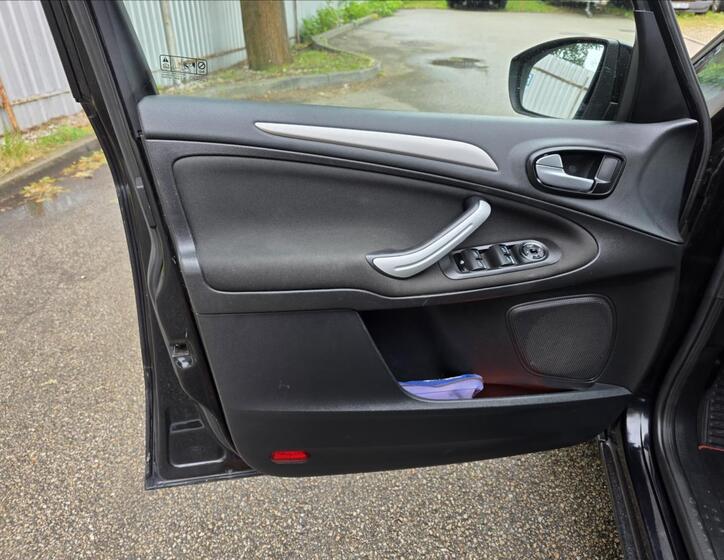 Ford Galaxy 17