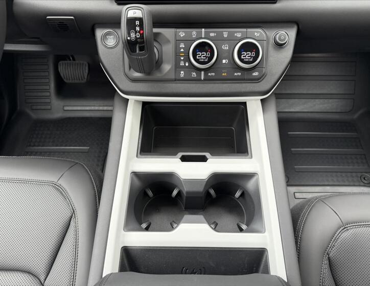 Land Rover Defender 28