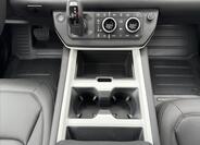 Land Rover Defender 28