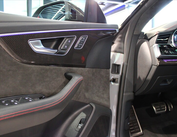 Audi SQ8 12
