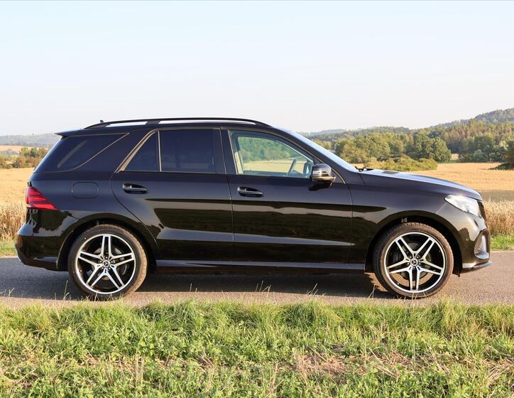 Mercedes-Benz GLE 8