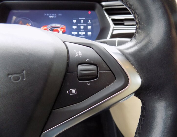 Tesla Model S 26