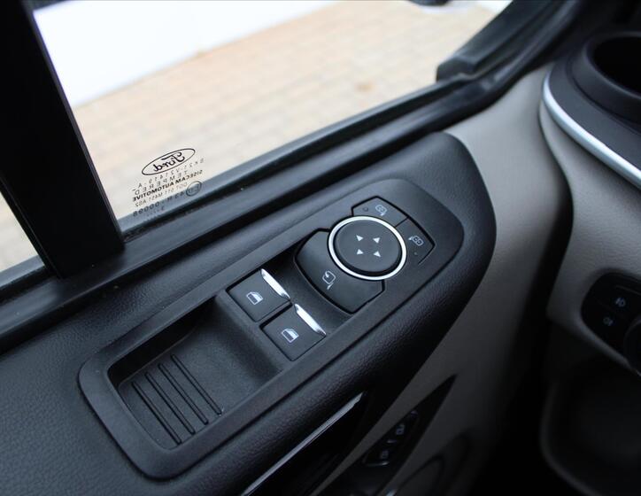 Ford Tourneo Custom 26