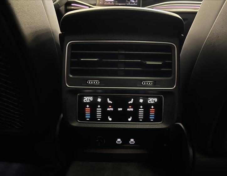 Audi SQ8 24