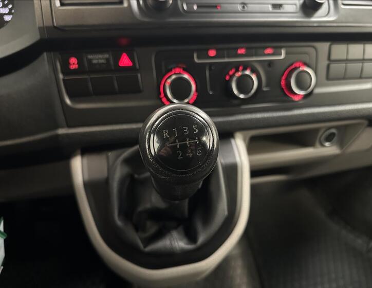 Volkswagen Transporter 9
