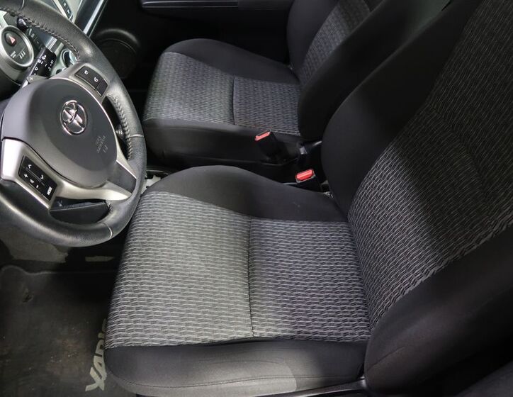 Toyota Yaris 9