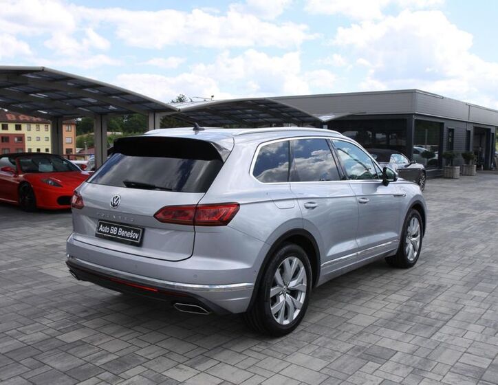 Volkswagen Touareg 6