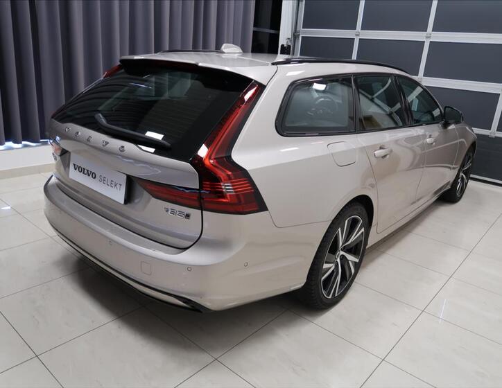 Volvo V90 4