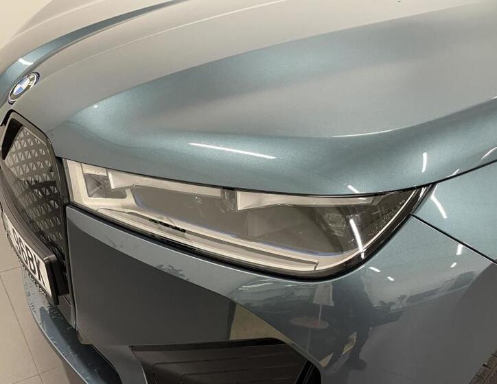 BMW iX 5