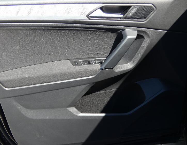 Volkswagen Tiguan 8