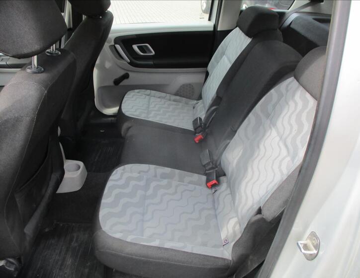 Škoda Roomster 8