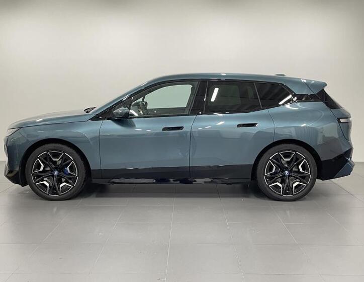 BMW iX 2