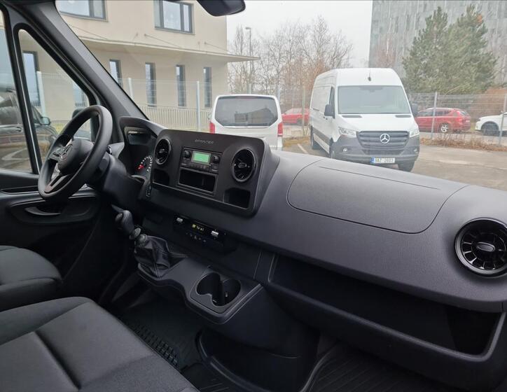 Mercedes-Benz Sprinter 13