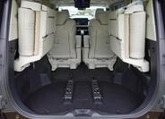Lexus LM 350h 18