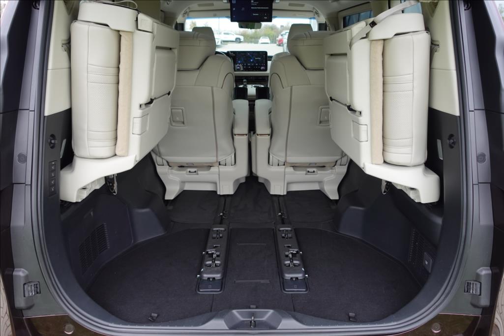 Lexus LM 350h