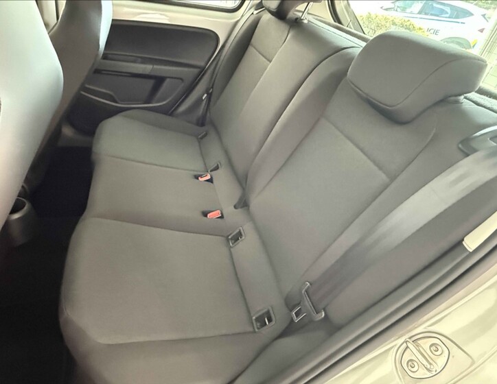 Volkswagen up! 8