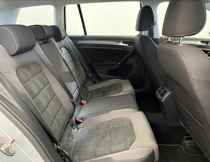 Volkswagen Golf 26