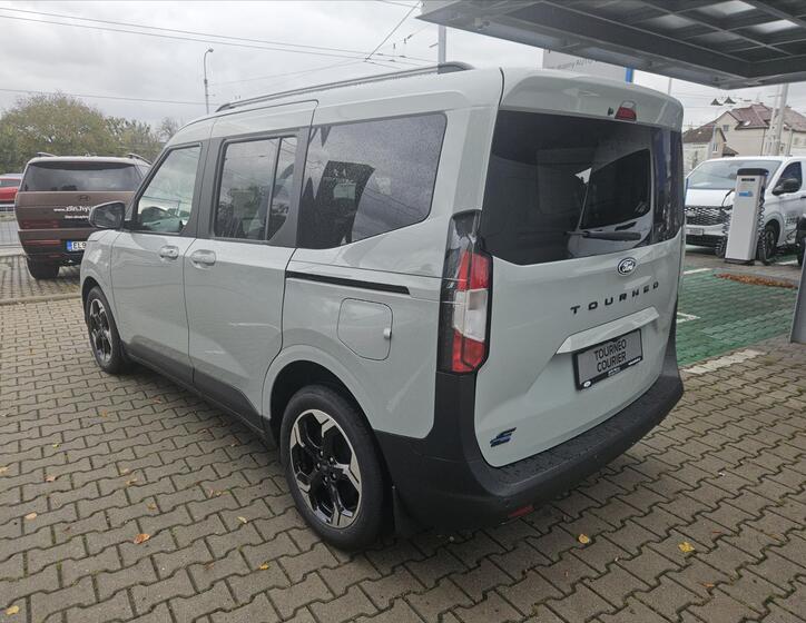 Ford Tourneo Courier 3