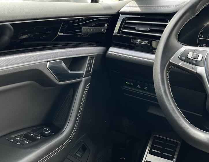 Volkswagen Touareg 16