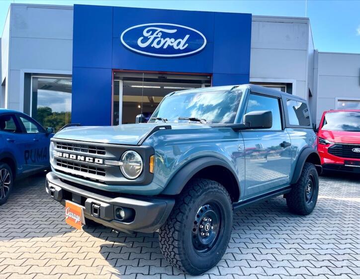 Ford Bronco 1