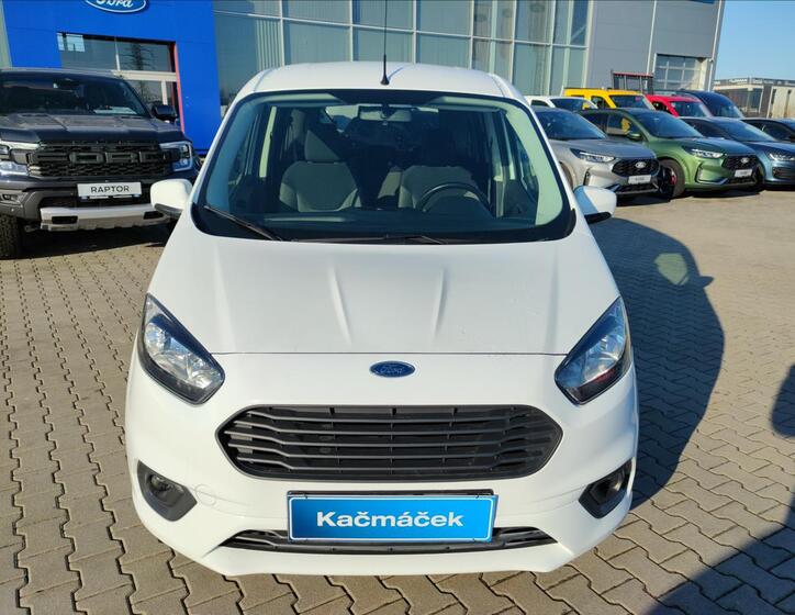 Ford Tourneo Courier 8