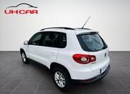 Volkswagen Tiguan 9