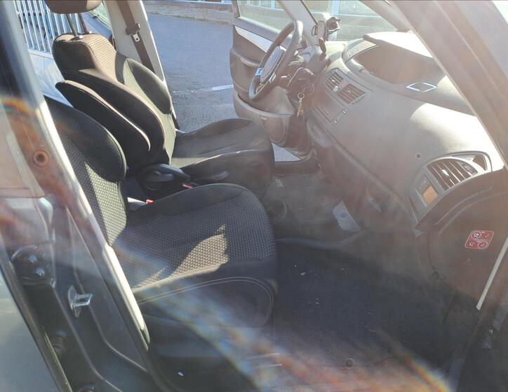 Citroën C4 Picasso 8