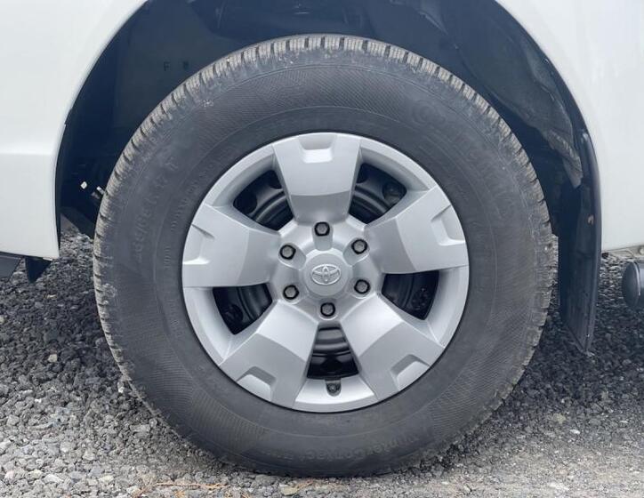 Toyota Hilux 9