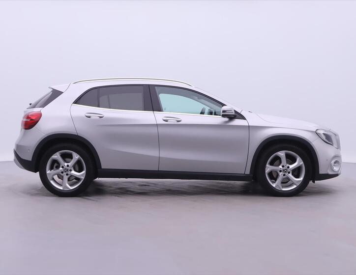 Mercedes-Benz GLA 8