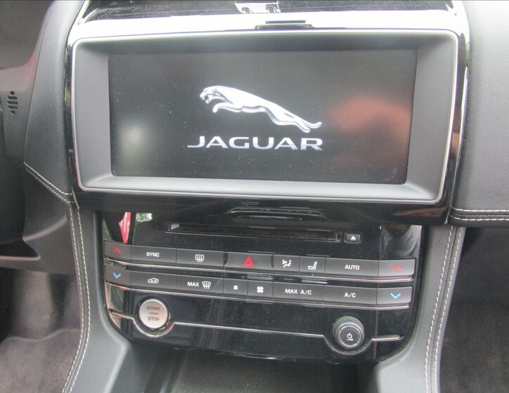 Jaguar F-Pace 20