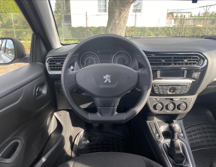 Peugeot 301 17