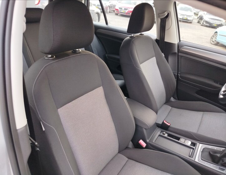 Volkswagen Golf 32