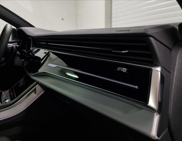 Audi SQ8 25