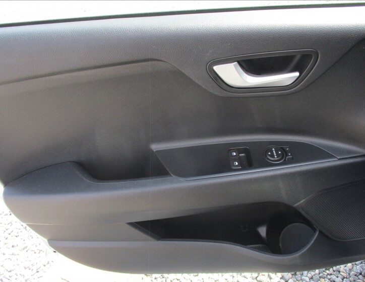 KIA Rio 12
