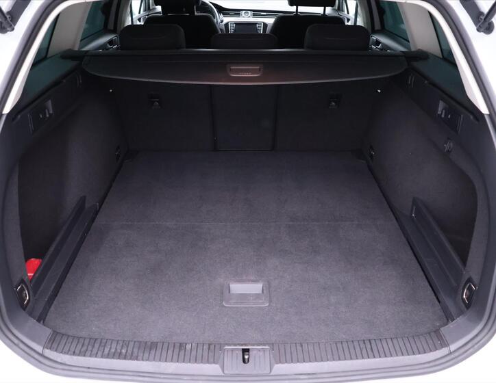 Volkswagen Passat 10