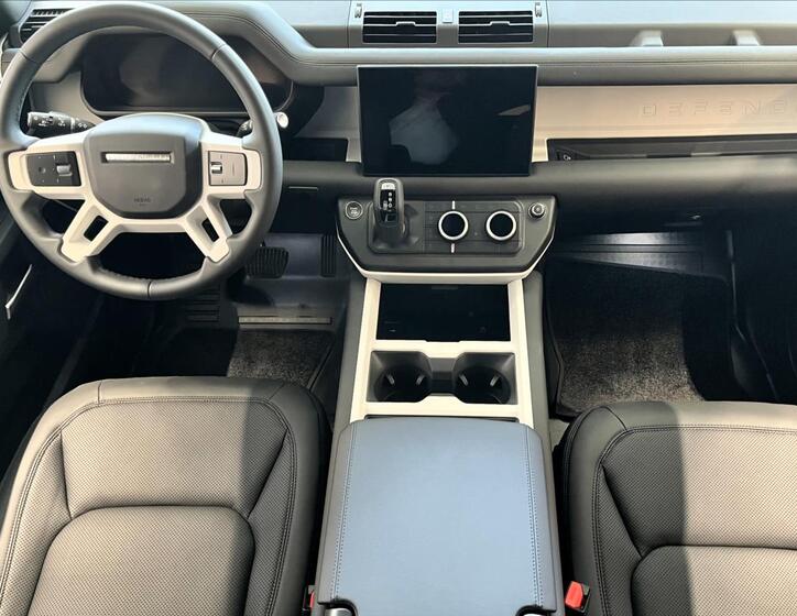 Land Rover Defender 17
