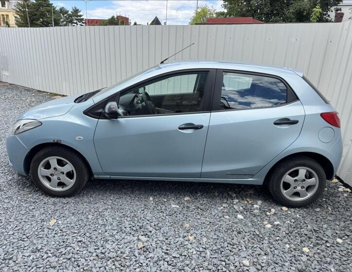 Mazda 2 4