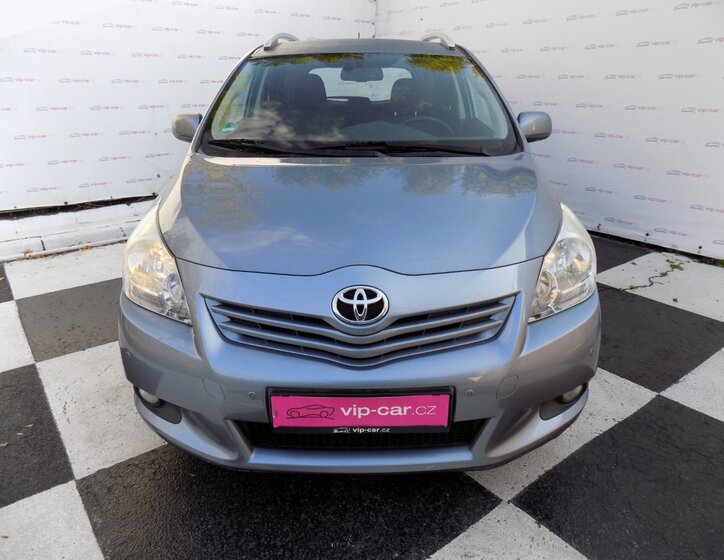 Toyota Verso 4