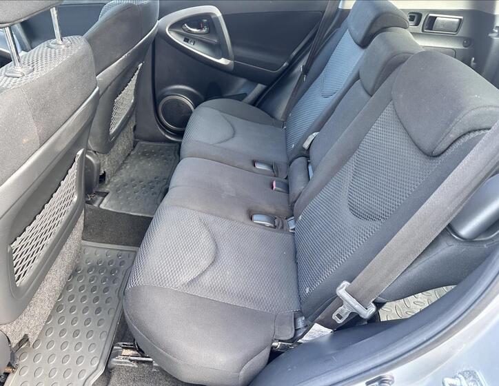 Toyota RAV4 13