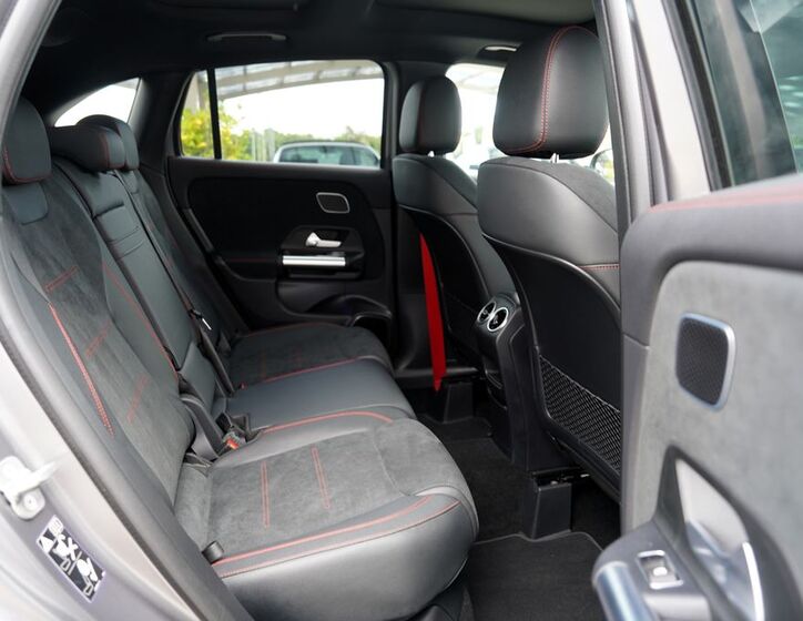 Mercedes-Benz GLA 33