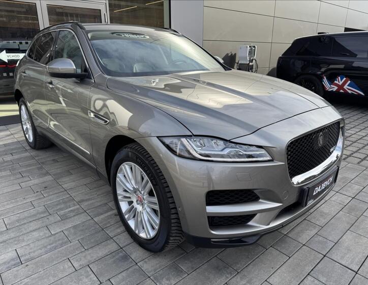 Jaguar F-Pace 2
