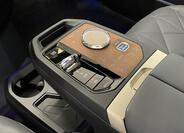 BMW iX 8