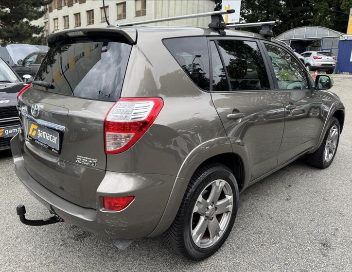 Toyota RAV4 11