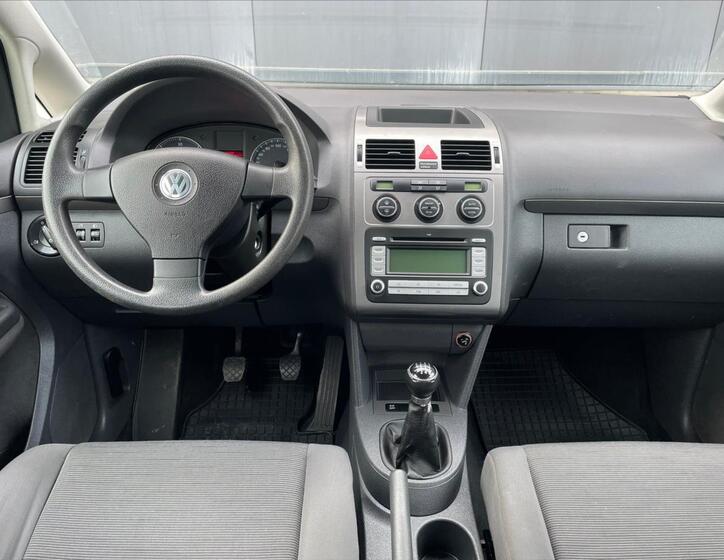 Volkswagen Touran 8